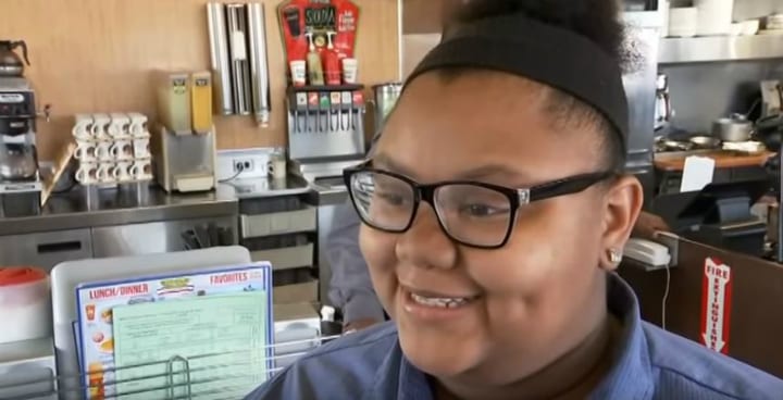 When A Waffle House Waitress Did This, She Didn't Expect A Customer To Record It_15