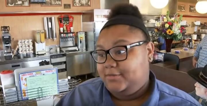 When A Waffle House Waitress Did This, She Didn't Expect A Customer To Record It_17