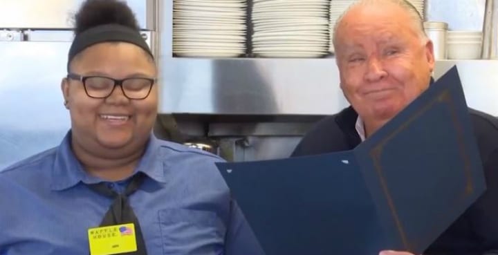 When A Waffle House Waitress Did This, She Didn't Expect A Customer To Record It_19