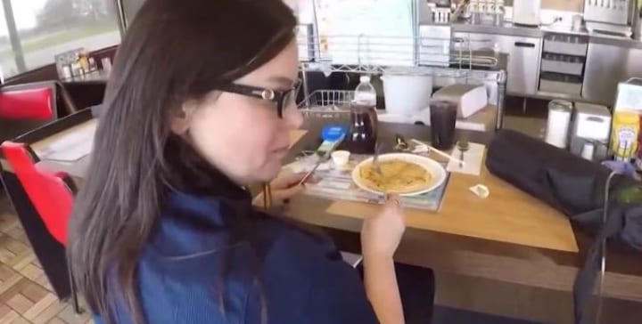 When A Waffle House Waitress Did This, She Didn't Expect A Customer To Record It_2