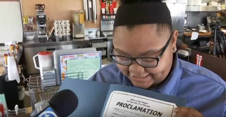 When A Waffle House Waitress Did This, She Didn't Expect A Customer To Record It_20