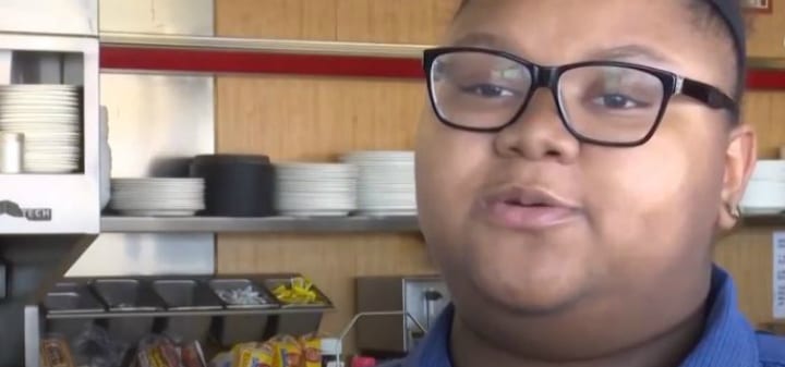 When A Waffle House Waitress Did This, She Didn't Expect A Customer To Record It_4