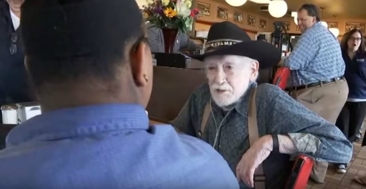 When A Waffle House Waitress Did This, She Didn't Expect A Customer To Record It_7