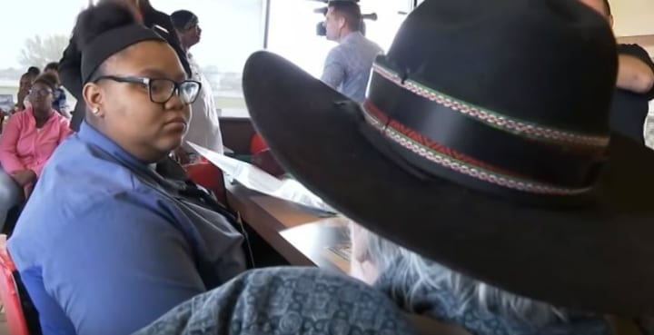 When A Waffle House Waitress Did This, She Didn't Expect A Customer To Record It_9