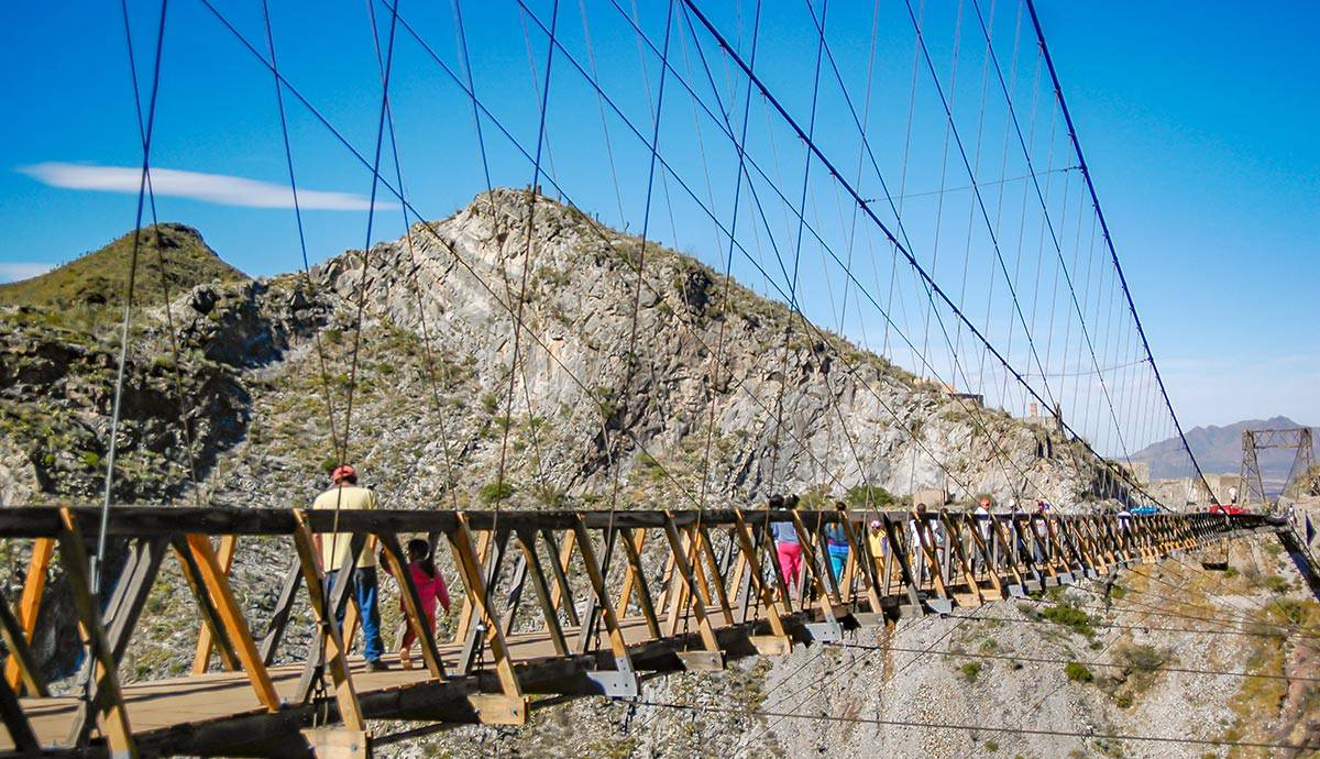 World's 22 Most Dangerous Bridges You Should Avoid Crossing_17