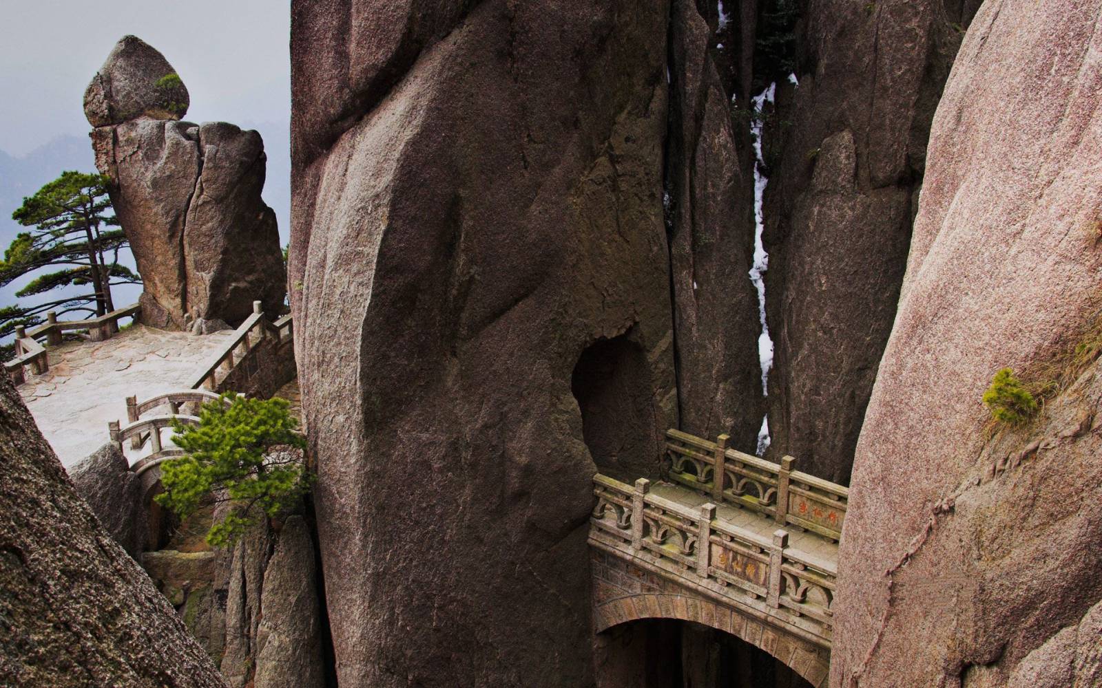 World's 22 Most Dangerous Bridges You Should Avoid Crossing_22