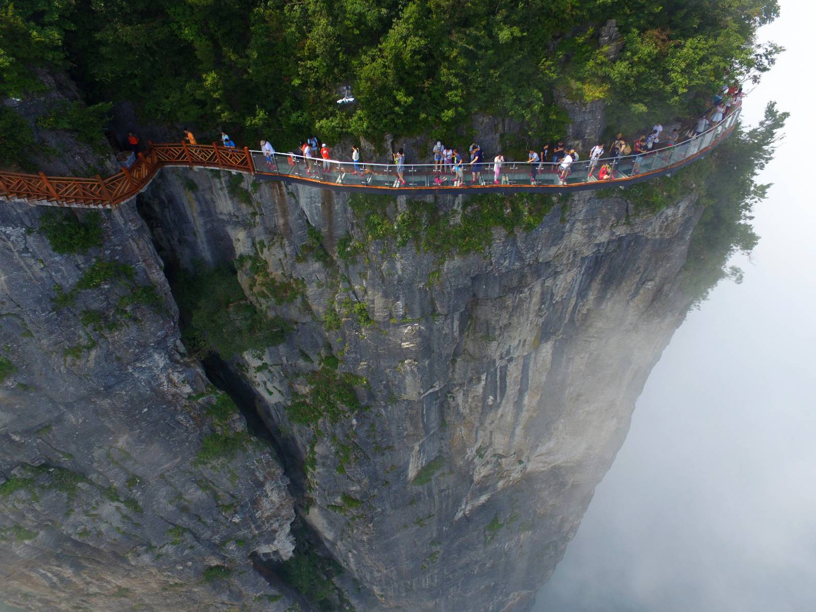 World's 22 Most Dangerous Bridges You Should Avoid Crossing_5