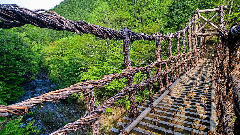 World's 22 Most Dangerous Bridges You Should Avoid Crossing_6