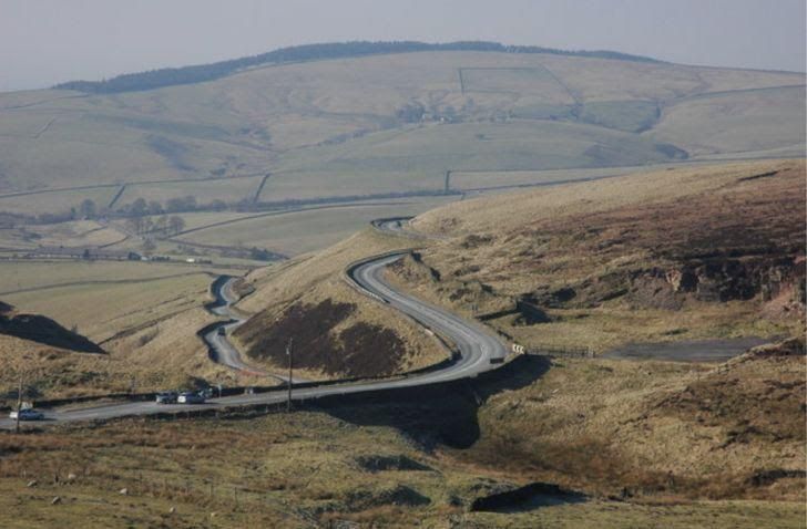 World's 25 Most Dangerous Roads You Should Avoid Crossing_25